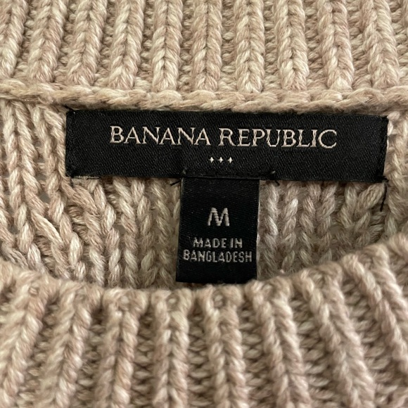 High quality, warm sweater with beautiful knit detail - Picture 4 of 4